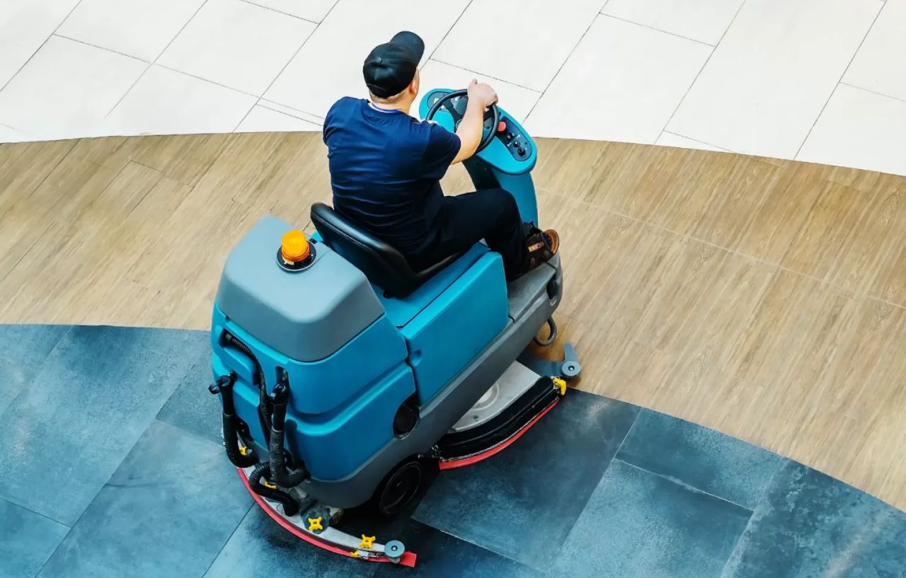 Macchina pulizia pavimenti